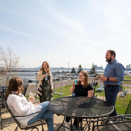 Park Point Marina Inn Дълут Екстериор снимка