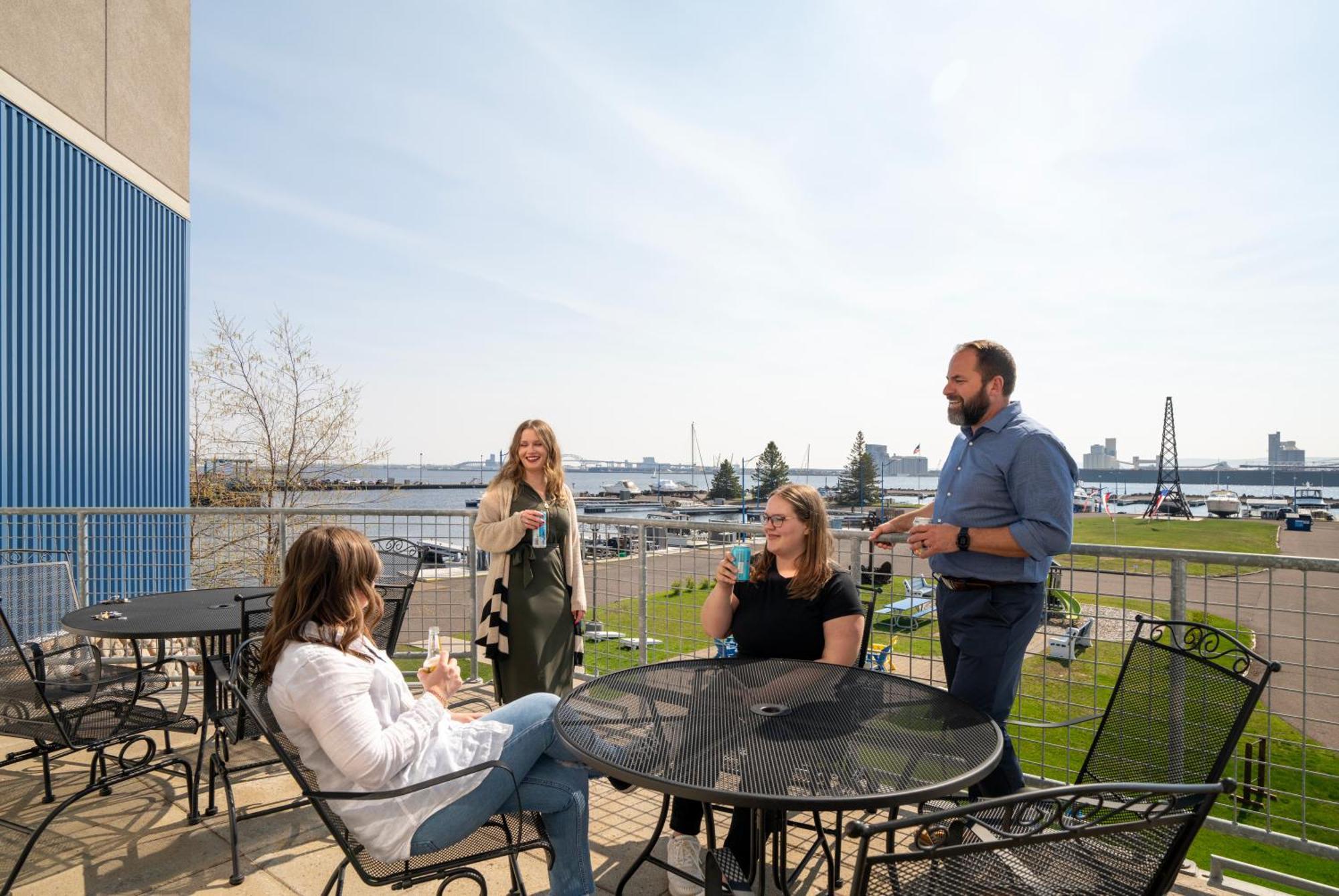 Park Point Marina Inn Дълут Екстериор снимка