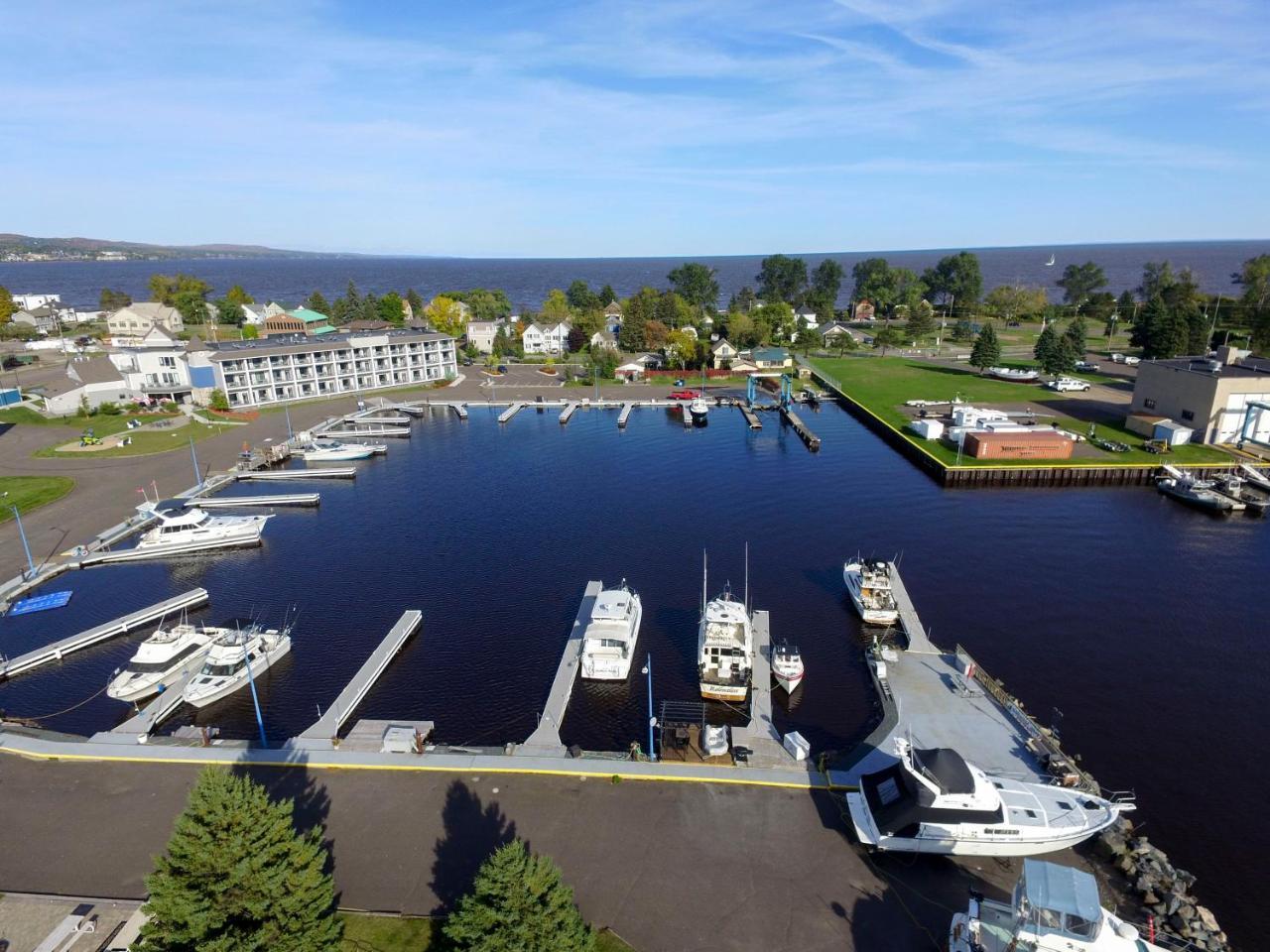 Park Point Marina Inn Дълут Екстериор снимка