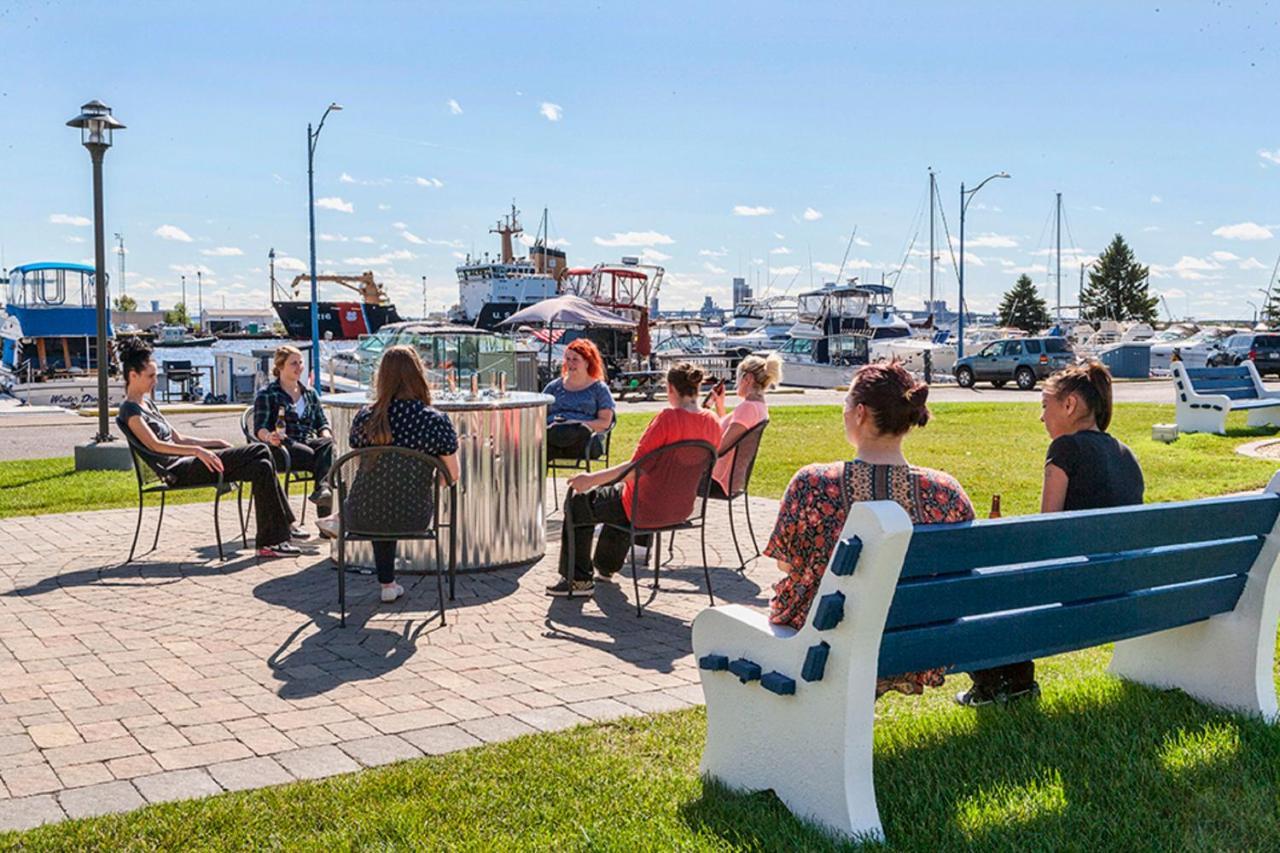 Park Point Marina Inn Дълут Екстериор снимка